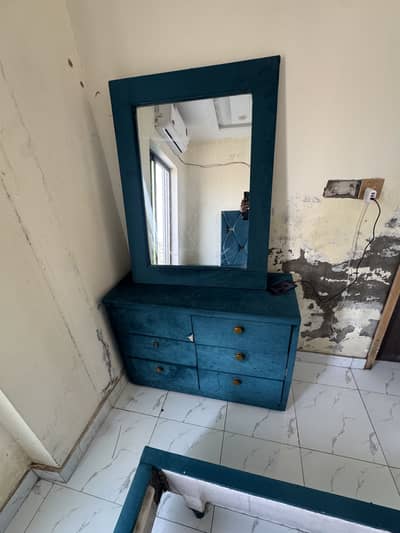 Double bed with Syed table dressing