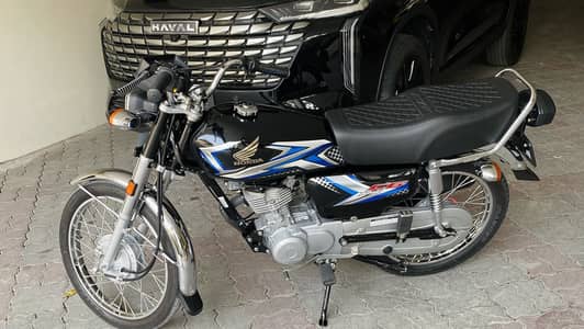 Masha Allah very good condition like zero meter bike mary name hai