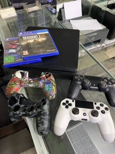 Playstation 4 with 2 Controllers