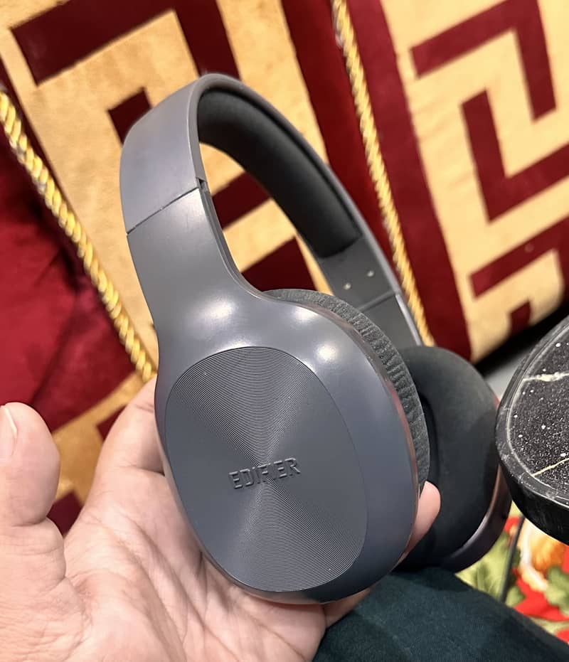 Edifier Bluetooth headset 1