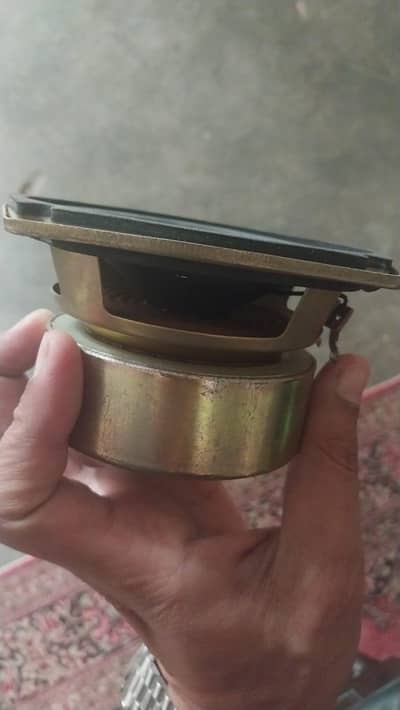 Sony ke woofer speaker hain sell krnay hain