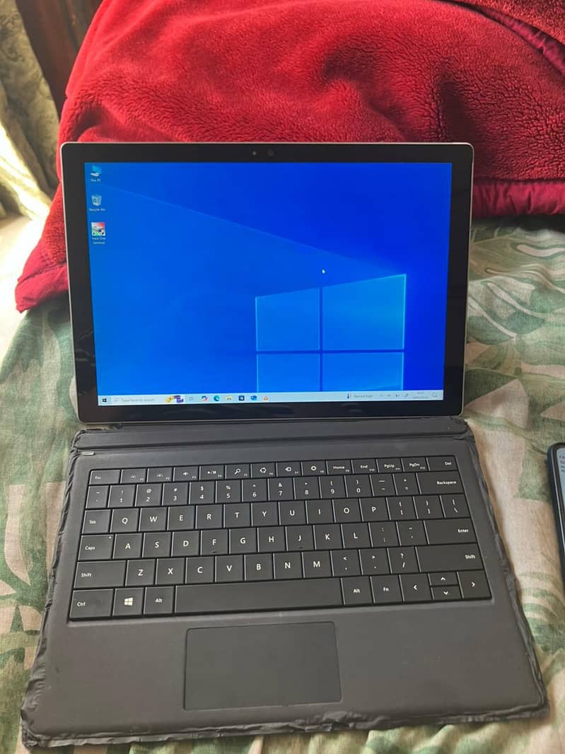 URGENT SELL:Microsoft surface pro 4 with Logitech wireless combo set. 5
