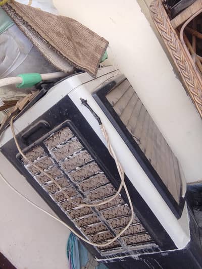 DC inverter coller hy. bilkul thek chalta hy. extra hy .