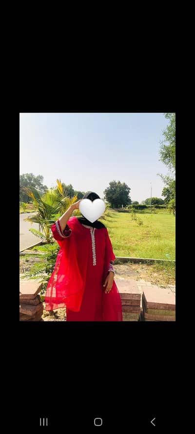 Silk kameez & Trouser wìth neck line work . .