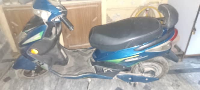 crown yj electric scooty