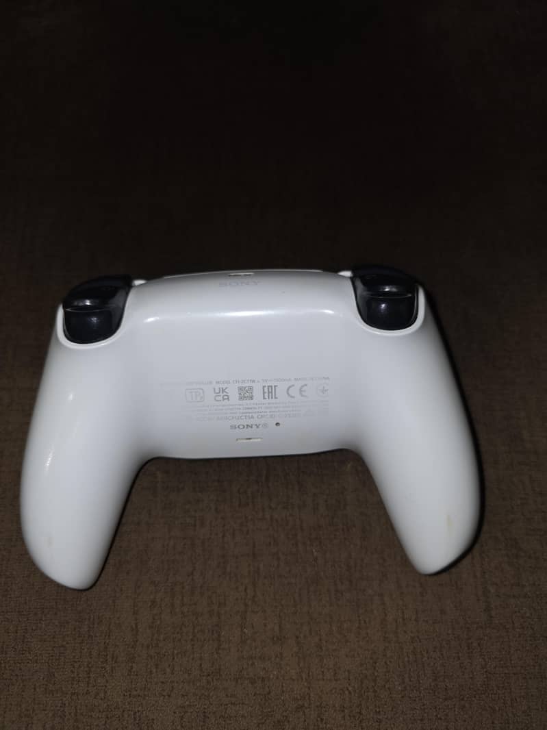 PlayStation 5 controller 1