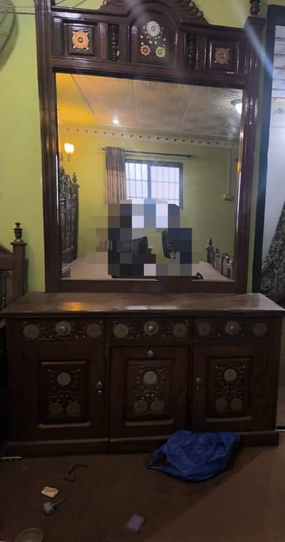 Chinoti Style Dressing with seating Table