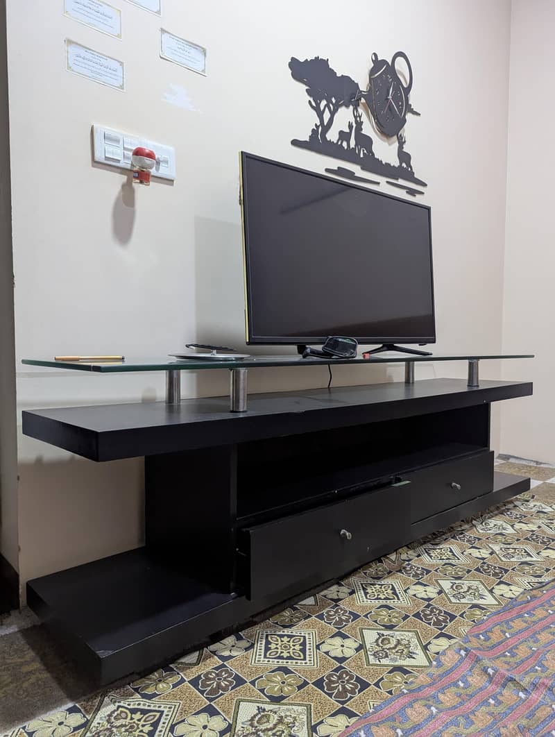 TV LCD TABLE 2