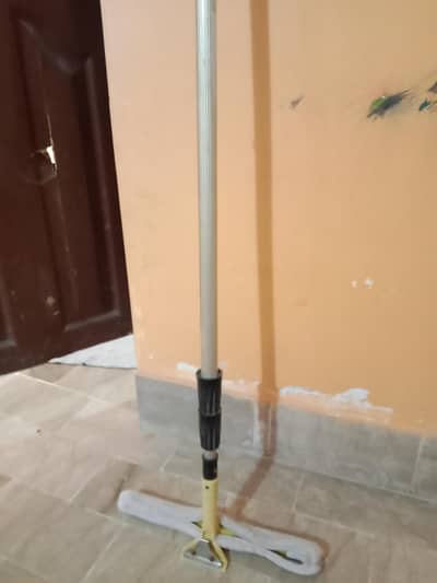 solar cleaning wiper