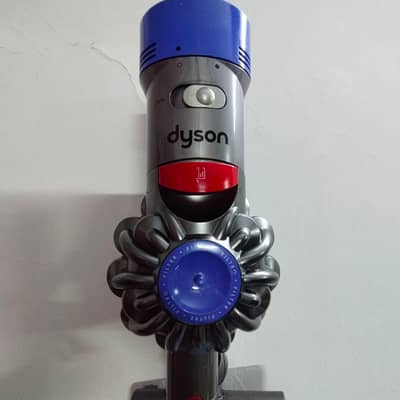 Dyson V8 vacuum cleaner