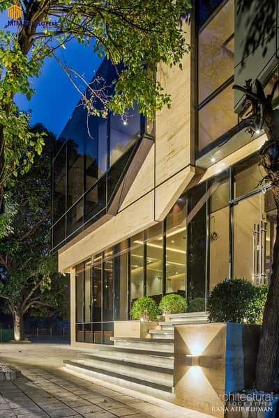 E-7 COMMERCAIL NEW BUILDING CORNER EXTRA LAND