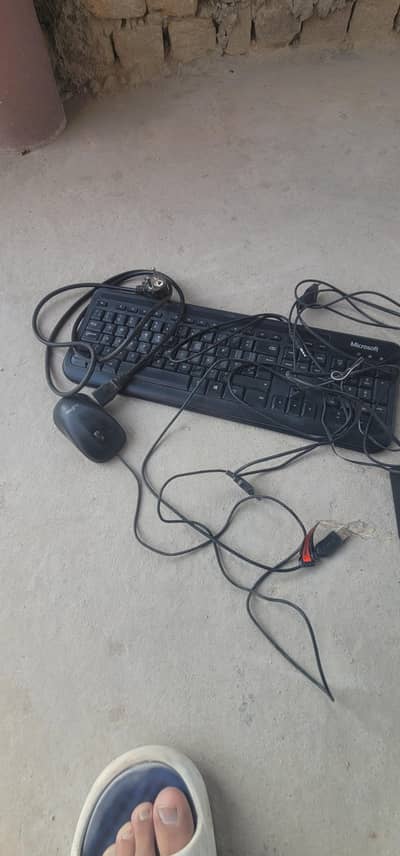 kayboard ,mouse power cable and speaker