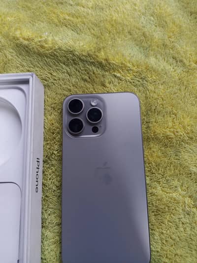 iphone 15 pro max  Natural Titanium 256B