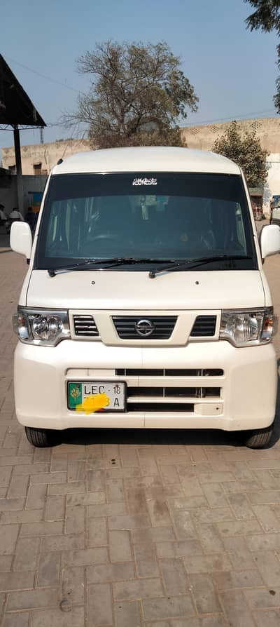 every Nissan join  13/18 manual gear 20 km per litre 2 power window