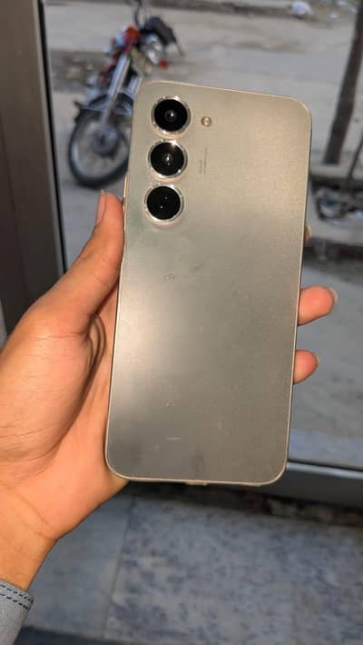 Model techno spark 40 pro  memory 8 gb 256 gb 10by10 condition ha