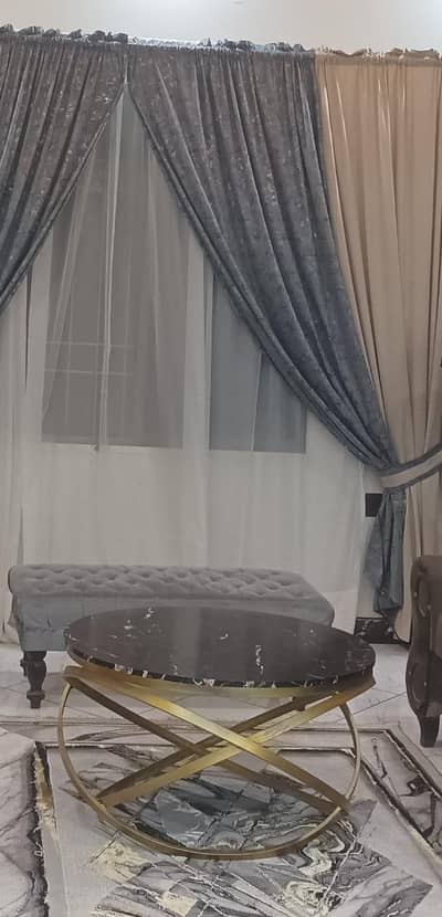 round centere table like new