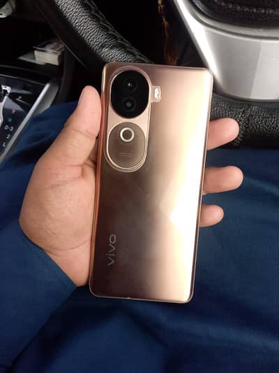 Bhut acha Mobile h . 75000 Sy oper offer dain nechy wala rabta ni kry