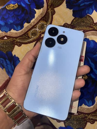 Itel A70 10/9 box and charger