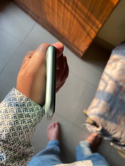 iPhone 11 packed phone hai