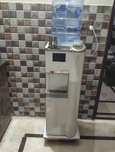 TCL water dispenser