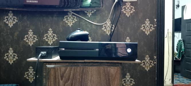 selling Xbox one gaming console with one controller
