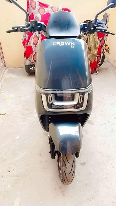 Electric scooty crown promax
