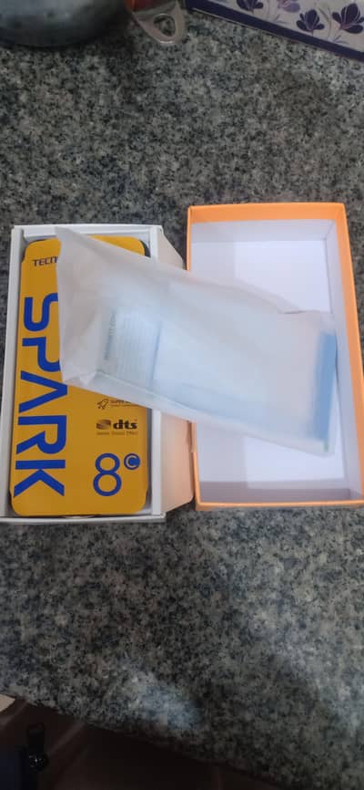 Tecno spark 8c ram 4+2 storage 128