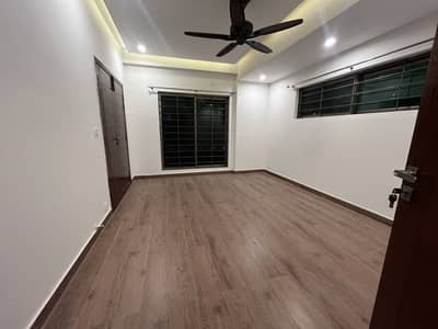 12 MARLA BRAND NEW 4 BEDROOM APARTMENT AVAILABLE FOR RENT