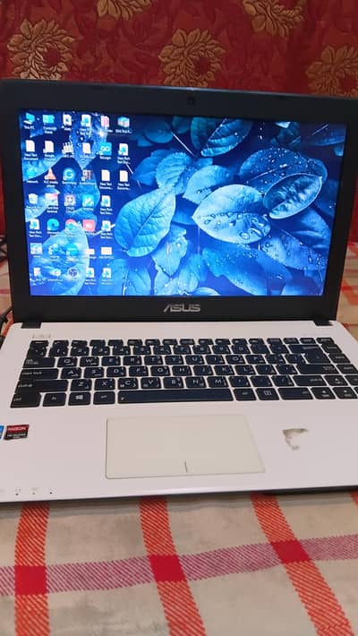 Asus core i3 8gb ram 128gb ssd with hd graphics
