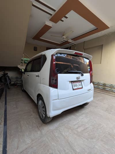 Move 15/18 very neat and clean car white clor karachi number