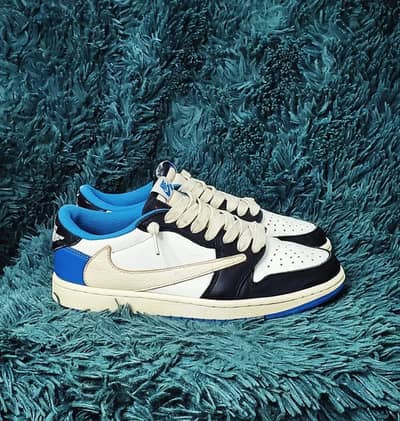 Nike Jordans travis Scott ' fragments '