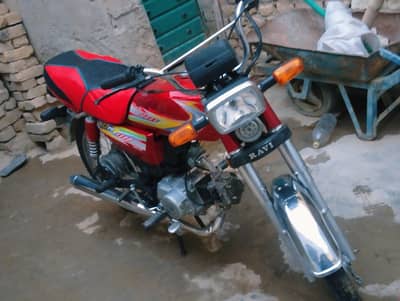 بنا ہوا موٹر سائیکل ہے ارجنٹ سیل کرنا ہے