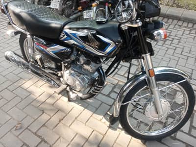 neat and clean CG 125 ppf paper installe all bike