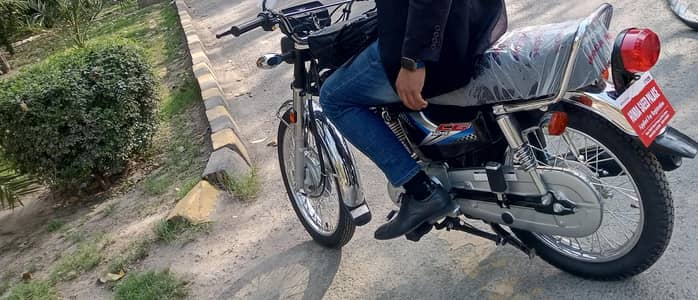 neat and clean CG 125 ppf paper installe all bike