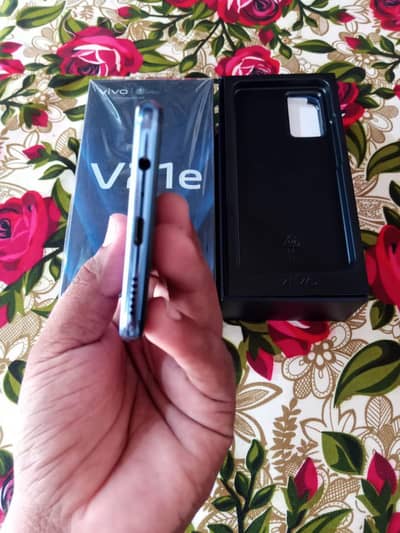 vivo v21 e 8ram 128 GB ROM complete box. 03144646382