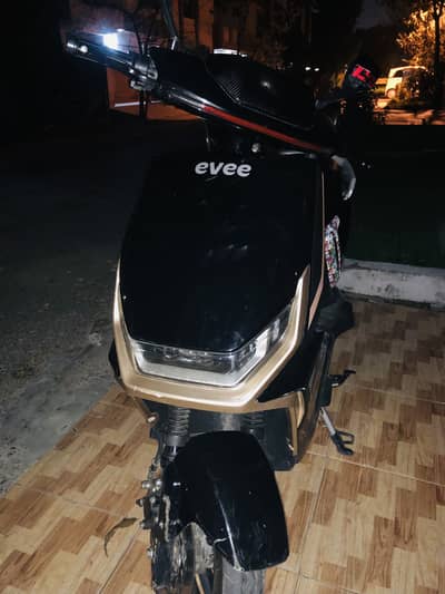 Evee scooty