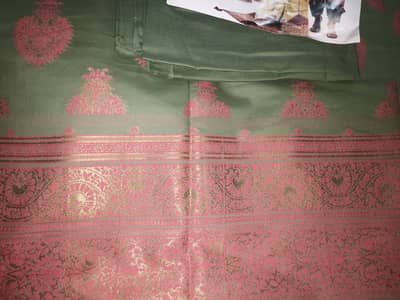 2 piece suit Hy alkaram ka unstitched banarsi kapra Hy bilkul new hy