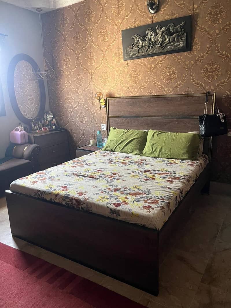 Queen size 5pc bed set 0