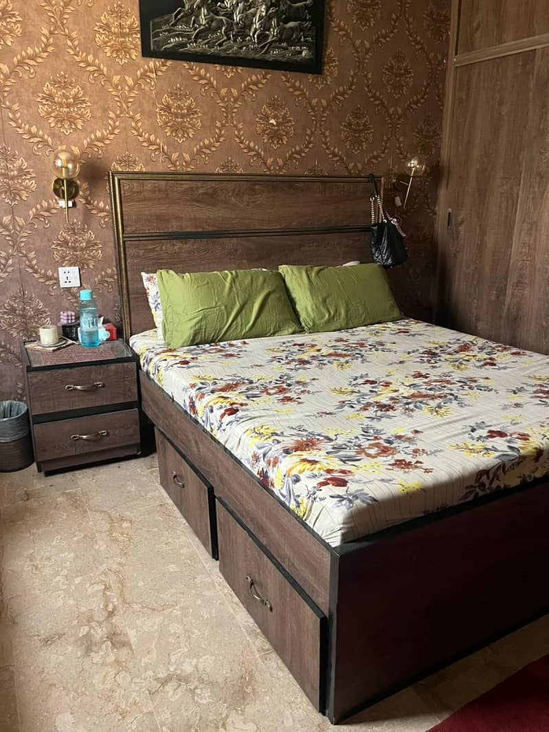 Queen size 5pc bed set 1