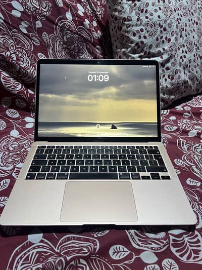 MacBook M1 2020 - 8GB / 256GB | Box Packed | 95 Cycles | 95% Battery
