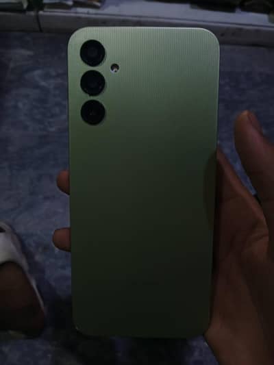 exchange with iphone only sath me cash bhi dedo ga panel change ha