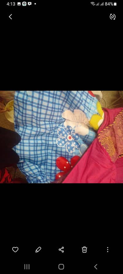 viki Razaii single bed