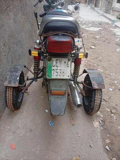 3 wheel disable person bike available in Lahore