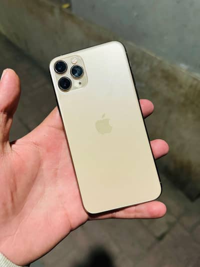 Iphone 11 Pro , Golden
