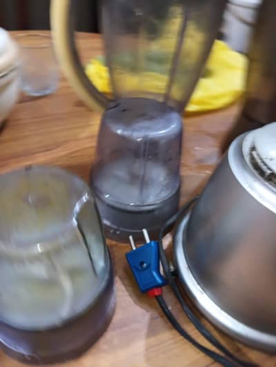 4 pieces blender for urgent sale