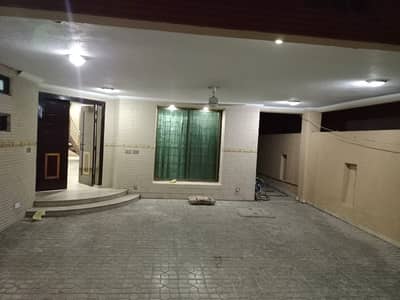2 Kanal House For Rent With Lawn