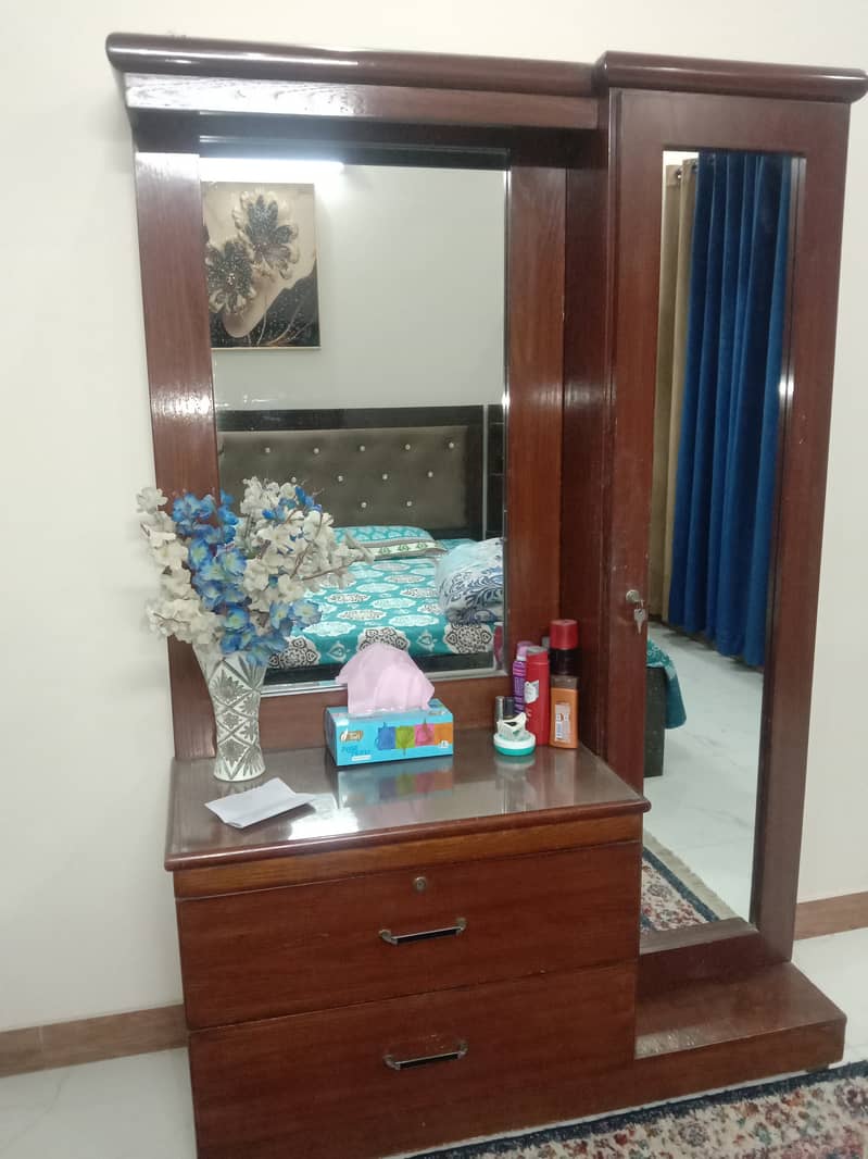 Dressing table 0