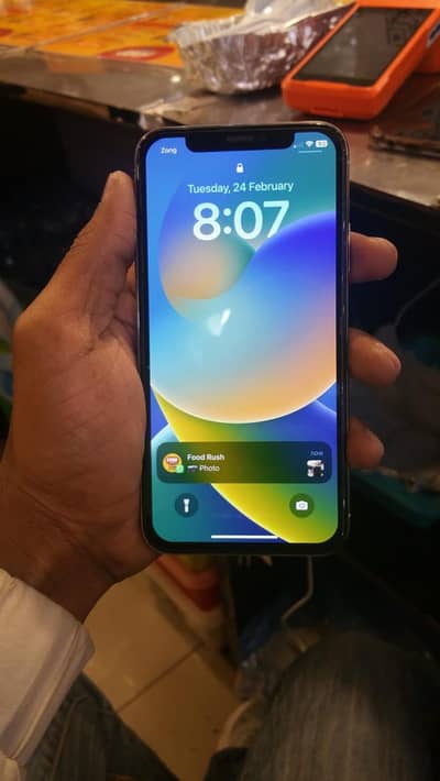 iPhone x factory unlock  all sim working mein hai