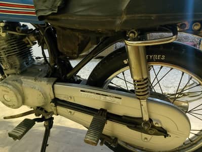 HONDA CG 125 old is gold Japanese model 91 Karachi num