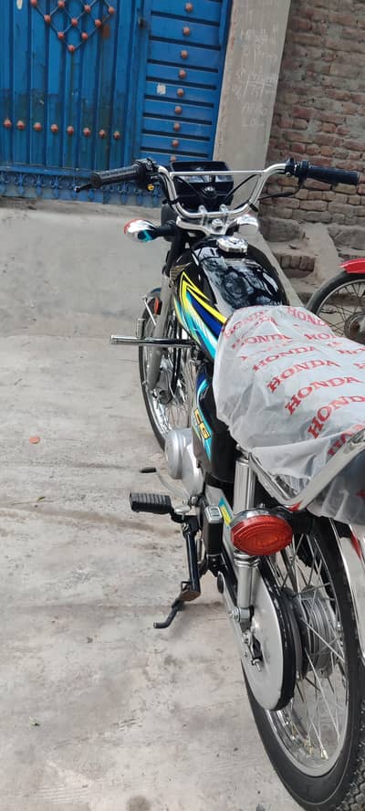 Honda 125cc 2025/26 Model  Urjent Sale 03048624121